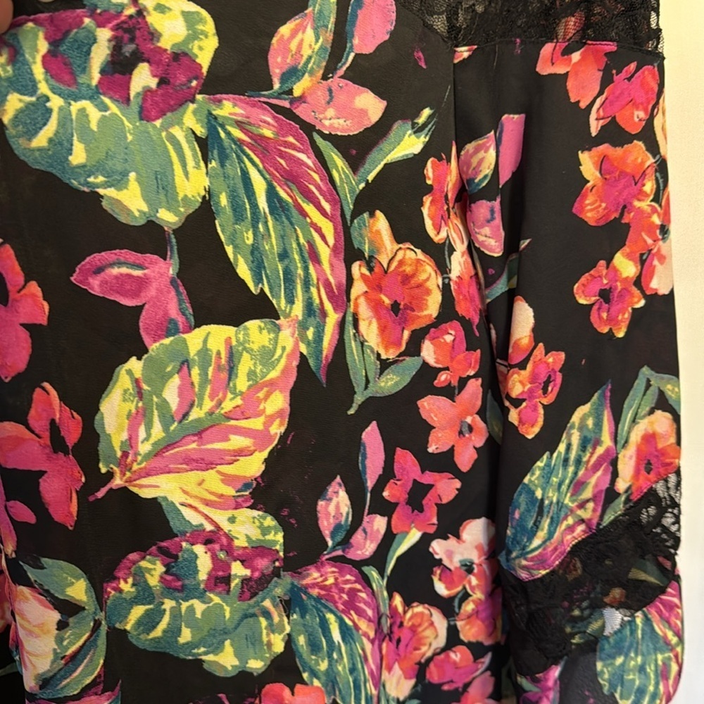 Floral Kimono with Lace Trim - Picture 7 of 12